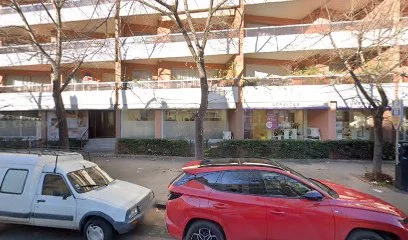 Monica Vega, Masseur-kinésithérapeute