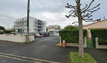 PETREAU HELENE