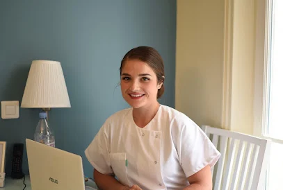 Delphine Besombes - Ostéopathe Fertilité & PMA - Périnatalité - Paris 16