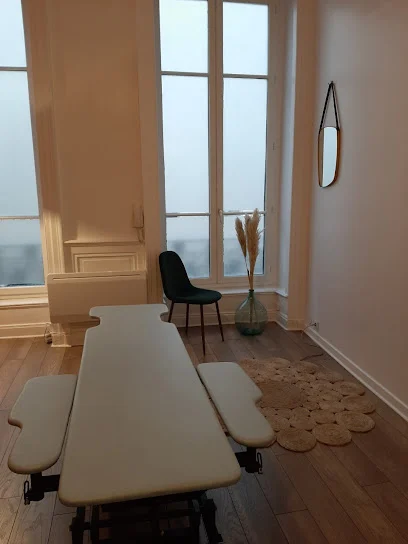 Elodie Deforges - kinésithérapeute en santé féminine -Yoga