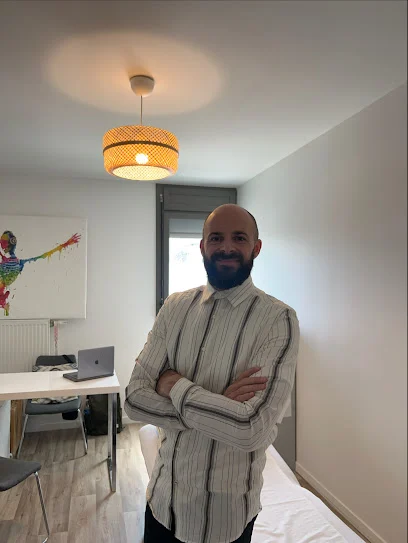 Eric Howland ostéopathe Massy Opéra à domicile et en Cabinet.