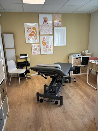 Fostine Dalmasso Kinésithérapeute. Grossesse post-partum. Rééducation périnéale, douleurs pelviennes, endométriose. Pédiatrie