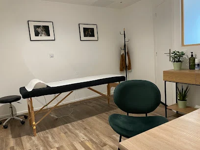 Justine Leplat Ostéopathe (Suivi nourrison/grossesse/pathologie gynéco/pathologie digestive/ORL/Sportif/gériatrie/oncologie)