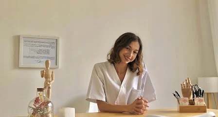 Manon Carlebach - Ostéopathe D.O.