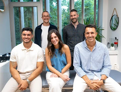 OSTÉO-MÉRIGNAC : 4 chemins - Cabinet - Nicolas Haü, Emmanuelle Alazard, Benjamin Meynard, Robin Dunet, Guillaume Dumas