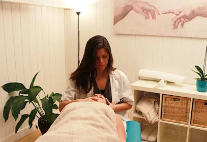 Ostéopathe Julie Bessalam