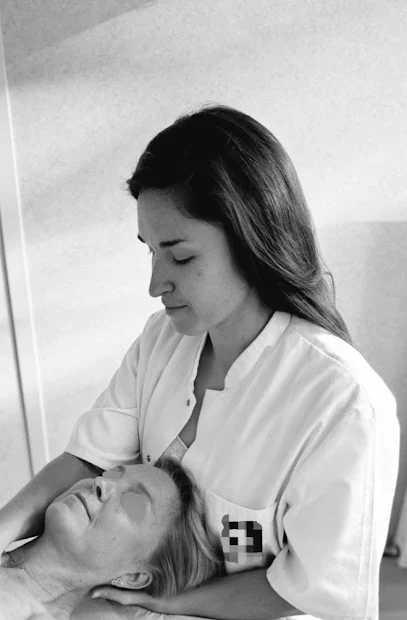 Ostéopathe Levallois Claire Giordani Yoga