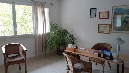 Ostéopathe Tours, Sarah Cerveaux spécialisée crânio-sacré, accompagnement de la grossese et du nourrisson