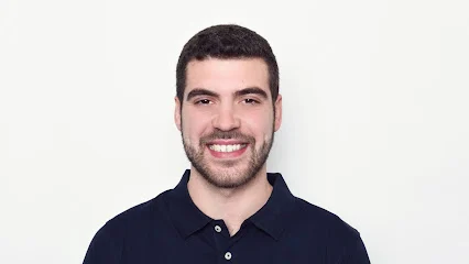 Sébastien Alvarez - Ostéopathe pour adultes femmes enceintes sportifs enfants nourrissons