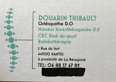 Thibault Douarin Ostéopathe, Masseur kinésithérapeute, balnéothérapie et kiné du sport
