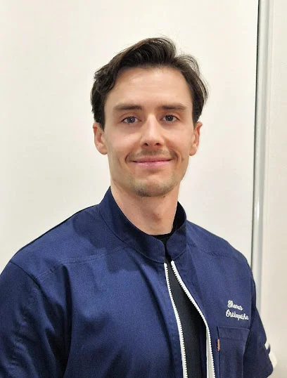 Thomas Romangas - Ostéopathe à Versailles